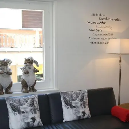 Sleeps 8 Wifi شقة