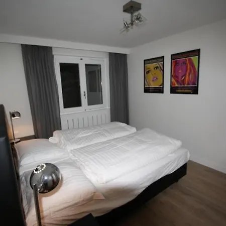 Sleeps 8 Wifi شقة